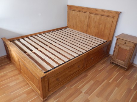 postel s úložným prostorem ve stylu PROVENCE