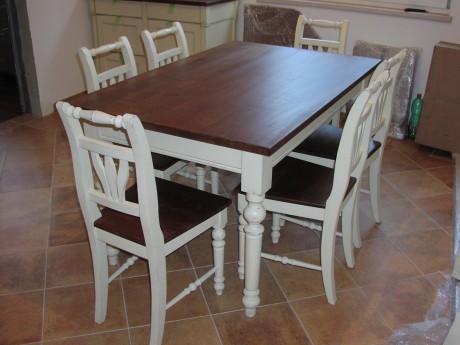 židle a jídelní stůl ve stylu PROVENCE