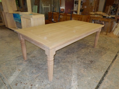 dubový stůl ve stylu PROVENCE